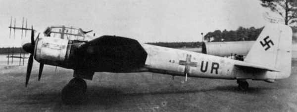 Junkers Ju 88G-1, W.Nr 712233, s označením 4R+UR patřící 7./NJG2 byl ukořistěný v dokonalém stavu Brity na základně  Woodbridge když navigační chyba způsobila, že jeho posádka přistála na této základně omylem.