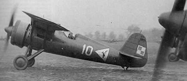 PZL P-11c  z eskadry Puchaczy 1.z 1939 na nm ppor.Hieronim Dudwal sestelil v bitv nad Varavou Heinkel He-111